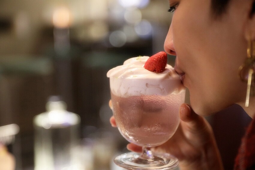 【墾丁大街酒吧】白天不懂夜的美 酒鬼必訪！燈光美氣氛佳 敬南國一杯｜昆汀Bar&Food（屏東恆春）