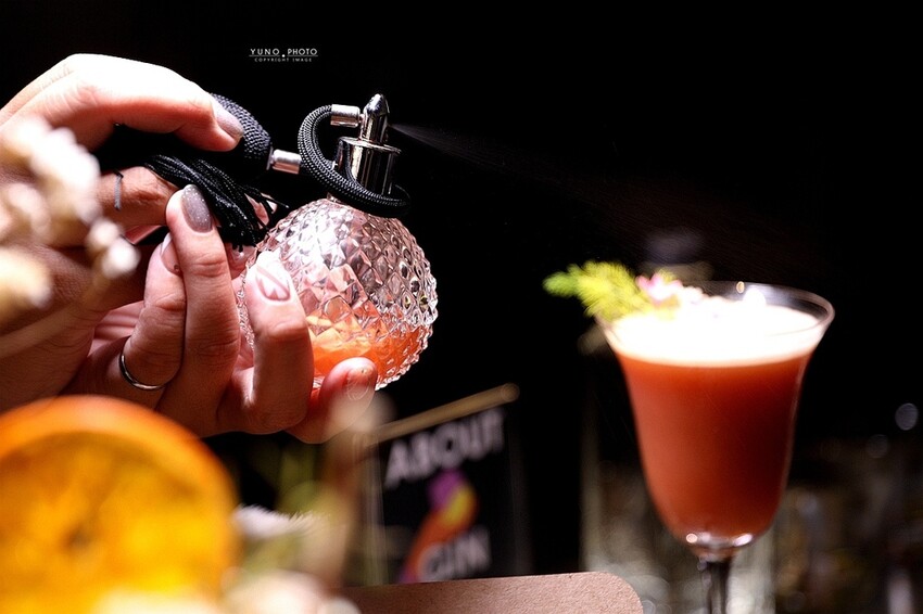 【墾丁大街酒吧】白天不懂夜的美 酒鬼必訪！燈光美氣氛佳 敬南國一杯｜昆汀Bar&Food（屏東恆春）