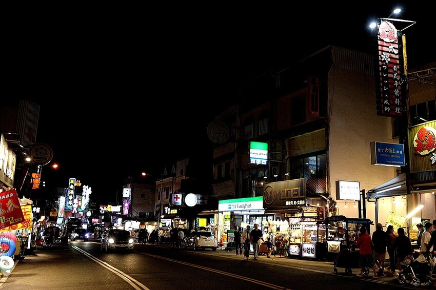 【墾丁大街酒吧】白天不懂夜的美 酒鬼必訪！燈光美氣氛佳 敬南國一杯｜昆汀Bar&Food（屏東恆春）