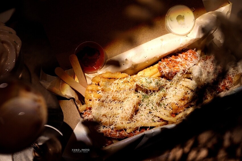 【墾丁大街酒吧】白天不懂夜的美 酒鬼必訪！燈光美氣氛佳 敬南國一杯｜昆汀Bar&Food（屏東恆春）