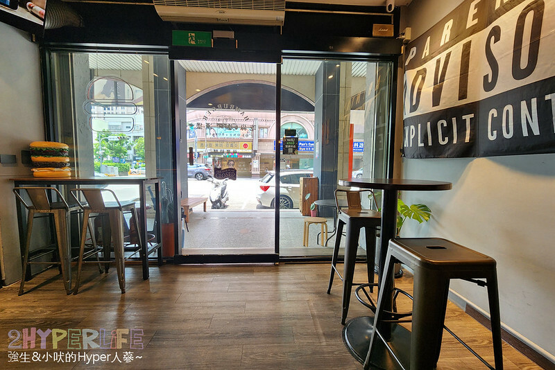 多達十多種以上漢堡組合，從餐車開到店面口味好吃又多變化，店內用餐飲料還無限暢飲，美式漢堡控必吃！