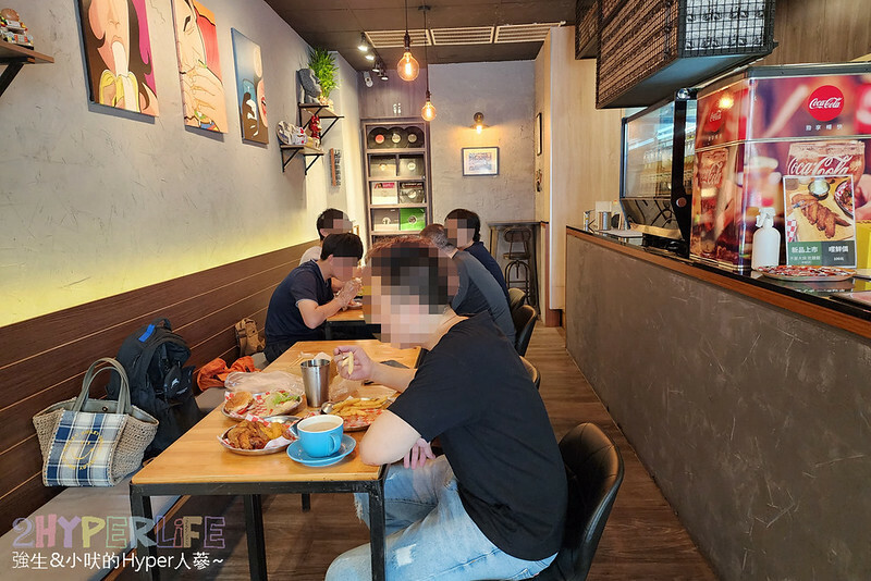 多達十多種以上漢堡組合，從餐車開到店面口味好吃又多變化，店內用餐飲料還無限暢飲，美式漢堡控必吃！