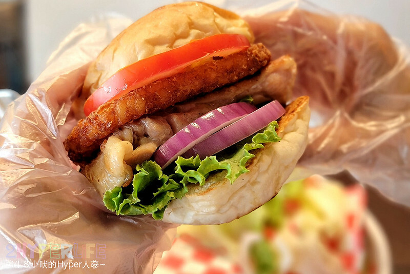 多達十多種以上漢堡組合，從餐車開到店面口味好吃又多變化，店內用餐飲料還無限暢飲，美式漢堡控必吃！