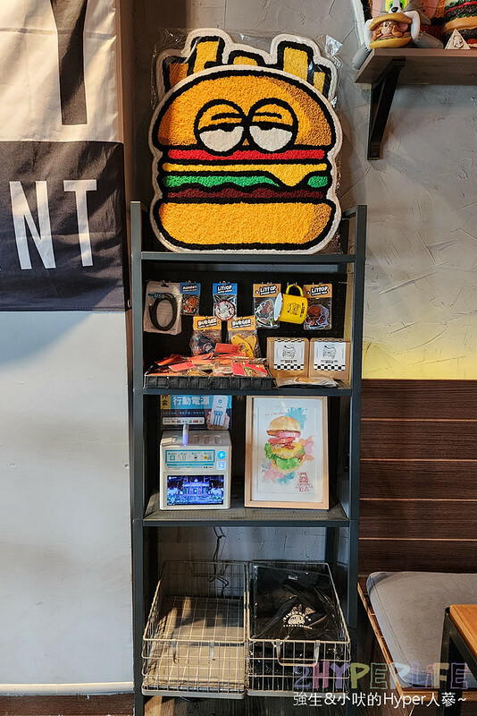 多達十多種以上漢堡組合，從餐車開到店面口味好吃又多變化，店內用餐飲料還無限暢飲，美式漢堡控必吃！