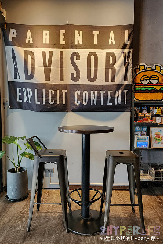 多達十多種以上漢堡組合，從餐車開到店面口味好吃又多變化，店內用餐飲料還無限暢飲，美式漢堡控必吃！