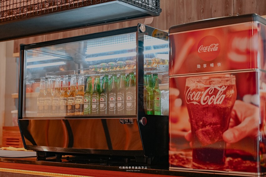 台中美式漢堡現點現做juicy會滴汁！薯條或沙拉二選一，還有無限暢飲喝到飽