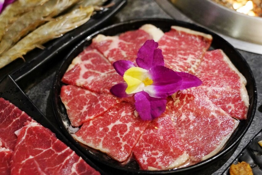 498元就能燒肉吃到飽!菜單+自助超過100種選擇,120分鐘讓你點滿,688元就有和牛、神戶牛、牛舌~