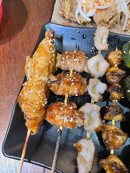 (新莊美食)燒玖。零壹串燒 / 海鮮 / 碳烤 新莊居酒屋串燒推薦 新鮮海鮮料理 比手掌大生蠔 生食級干貝 超好