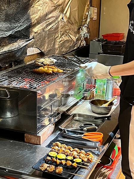 (新莊美食)燒玖。零壹串燒 / 海鮮 / 碳烤 新莊居酒屋串燒推薦 新鮮海鮮料理 比手掌大生蠔 生食級干貝 超好