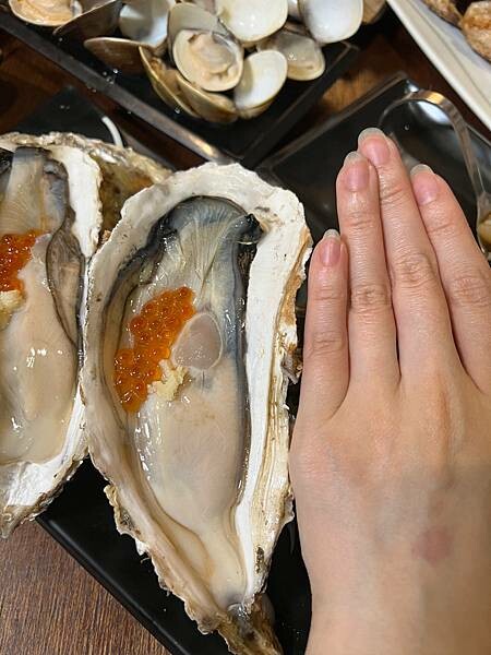 (新莊美食)燒玖。零壹串燒 / 海鮮 / 碳烤 新莊居酒屋串燒推薦 新鮮海鮮料理 比手掌大生蠔 生食級干貝 超好