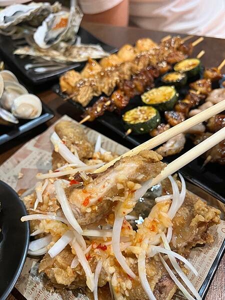 (新莊美食)燒玖。零壹串燒 / 海鮮 / 碳烤 新莊居酒屋串燒推薦 新鮮海鮮料理 比手掌大生蠔 生食級干貝 超好