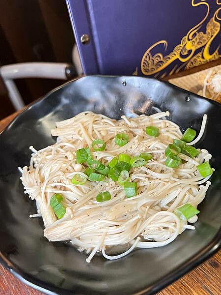 (新莊美食)燒玖。零壹串燒 / 海鮮 / 碳烤 新莊居酒屋串燒推薦 新鮮海鮮料理 比手掌大生蠔 生食級干貝 超好