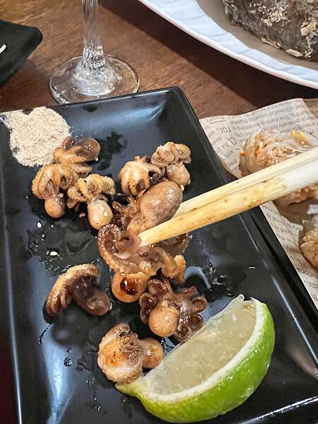 (新莊美食)燒玖。零壹串燒 / 海鮮 / 碳烤 新莊居酒屋串燒推薦 新鮮海鮮料理 比手掌大生蠔 生食級干貝 超好