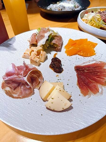 台北巷弄美食「東區餐酒館」凨餐酒 Fong Bar & Ki