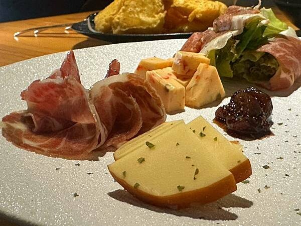 台北巷弄美食「東區餐酒館」凨餐酒 Fong Bar & Ki