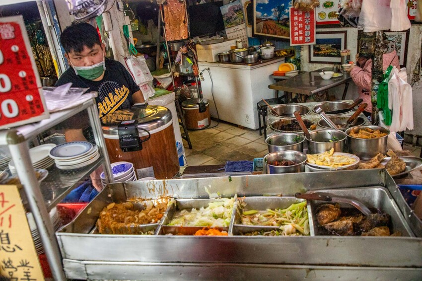 嘉義火雞肉飯只要20元!東市場頭家火雞肉飯,CP值爆表老店佛心價開吃。