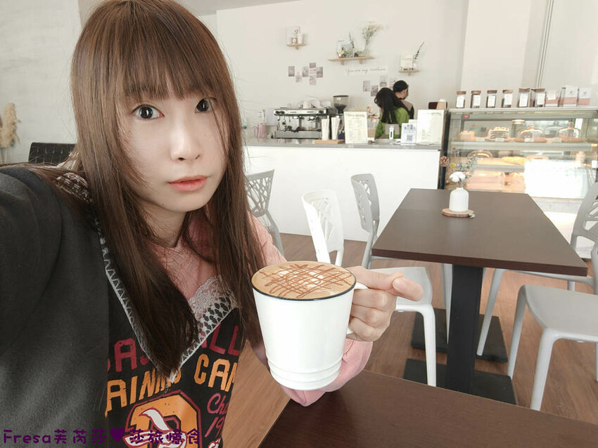 嘉義甜點【櫻桃計畫】綠意溫暖裝潢網美餐廳.千層蛋糕＋醇濃咖啡下午茶│葉綠宿旅館│西區美食