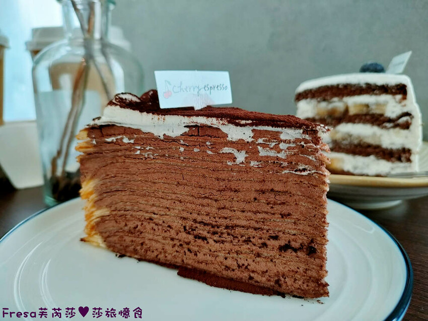 嘉義甜點【櫻桃計畫】綠意溫暖裝潢網美餐廳.千層蛋糕＋醇濃咖啡下午茶│葉綠宿旅館│西區美食