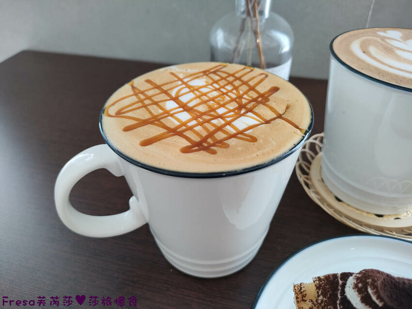 嘉義甜點【櫻桃計畫】綠意溫暖裝潢網美餐廳.千層蛋糕＋醇濃咖啡下午茶│葉綠宿旅館│西區美食