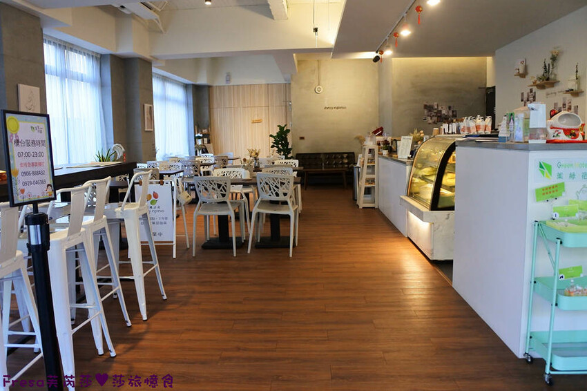 嘉義甜點【櫻桃計畫】綠意溫暖裝潢網美餐廳.千層蛋糕＋醇濃咖啡下午茶│葉綠宿旅館│西區美食