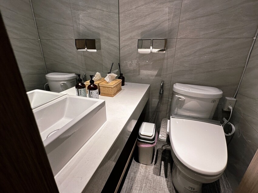 永春火鍋推薦《Shavu刷刷火鍋》每日現熬蔬果昆布湯頭，肉品堅持保有口感厚度，搭配日式清爽沾醬