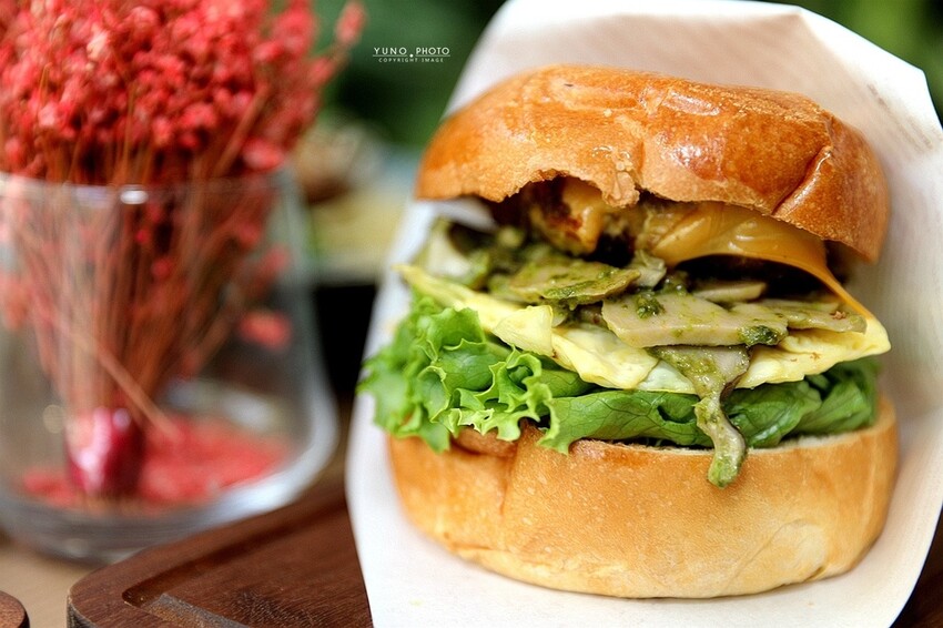 好吧早午餐Brunch｜超人氣早午餐、義大利麵店推薦！激推羅勒青醬海鮮義大利麵、鐵板泡菜燒肉蛋餅捲 網美風