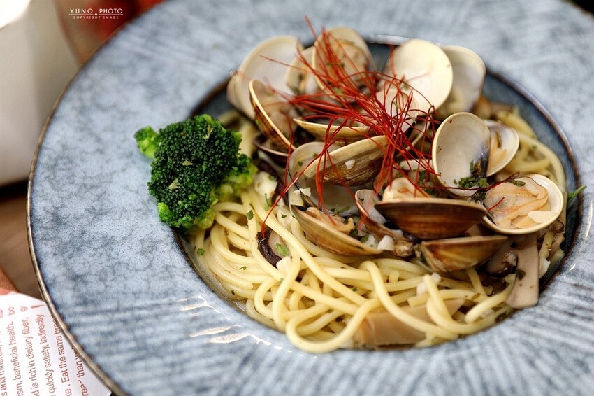 好吧早午餐Brunch｜超人氣早午餐、義大利麵店推薦！激推羅勒青醬海鮮義大利麵、鐵板泡菜燒肉蛋餅捲 網美風