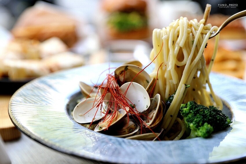 好吧早午餐Brunch｜超人氣早午餐、義大利麵店推薦！激推羅勒青醬海鮮義大利麵、鐵板泡菜燒肉蛋餅捲 網美風