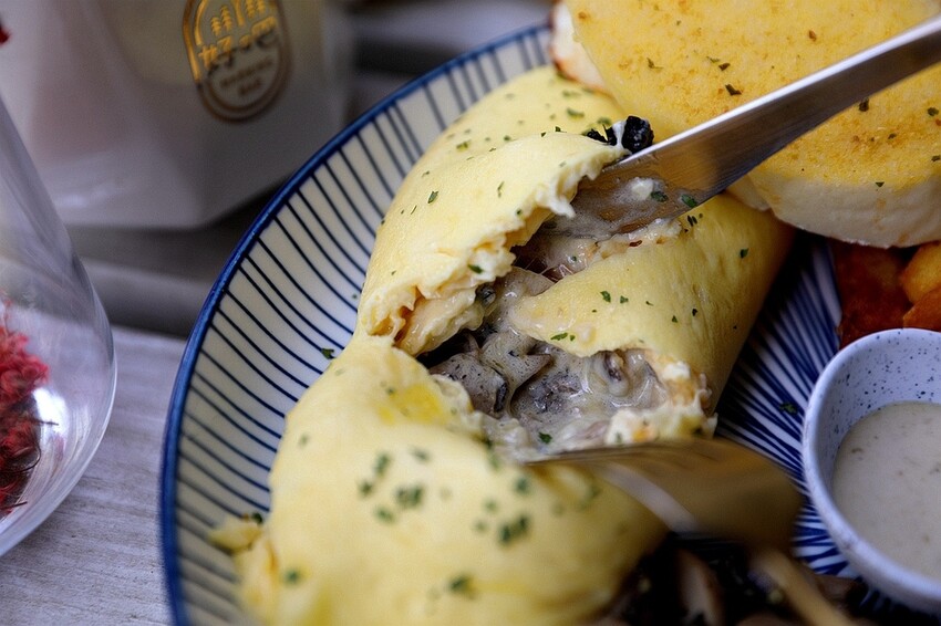 好吧早午餐Brunch｜超人氣早午餐、義大利麵店推薦！激推羅勒青醬海鮮義大利麵、鐵板泡菜燒肉蛋餅捲 網美風