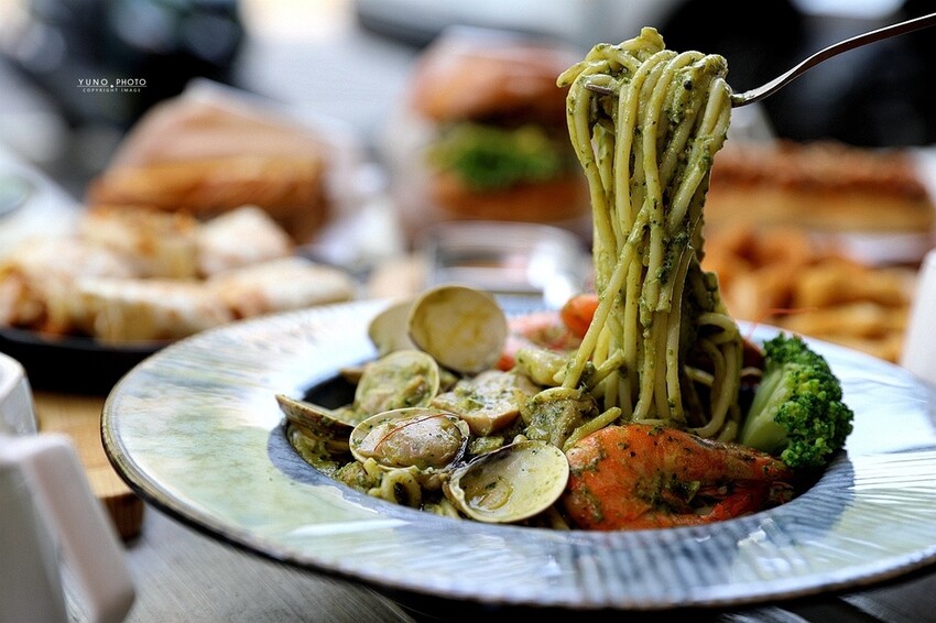 好吧早午餐Brunch｜超人氣早午餐、義大利麵店推薦！激推羅勒青醬海鮮義大利麵、鐵板泡菜燒肉蛋餅捲 網美風