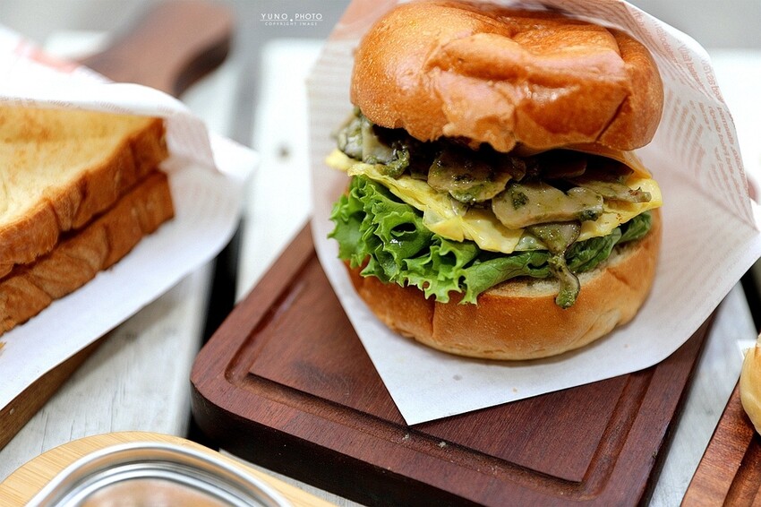 好吧早午餐Brunch｜超人氣早午餐、義大利麵店推薦！激推羅勒青醬海鮮義大利麵、鐵板泡菜燒肉蛋餅捲 網美風