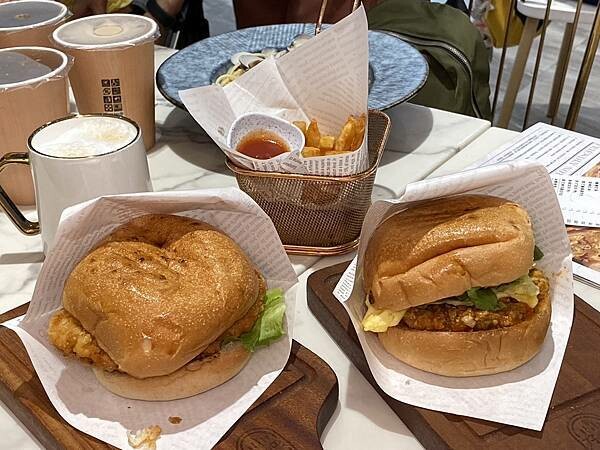 台北市士林區[天母早午餐] 好吧Brunch 高cp值超人氣早午餐 漢堡 義大利麵！#士林天母早餐 @蛋寶趴趴go