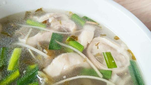 【新莊美食】老店豬血湯魯肉飯|滿滿都是大腸用料不手軟的美味大腸湯