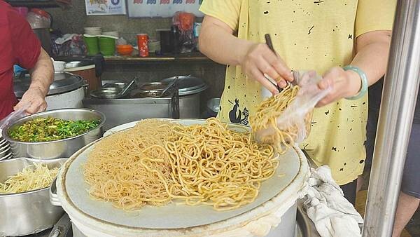 【新莊美食】老店豬血湯魯肉飯|滿滿都是大腸用料不手軟的美味大腸湯