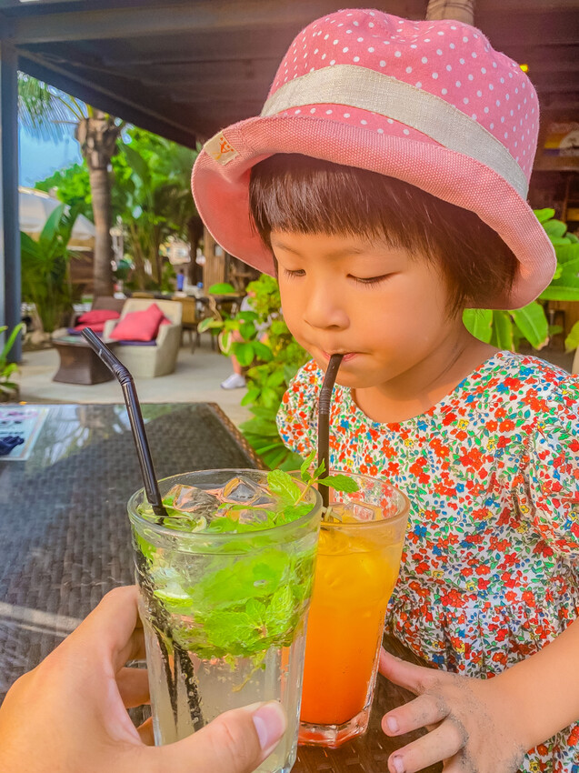 旗津沙灘吧 – 高雄最美沙灘酒吧 x 來杯偽Tequila Sunris跟偽Mojito有種偽出國的感覺呢!餐點也超優的