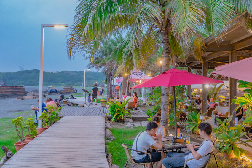 旗津沙灘吧 – 高雄最美沙灘酒吧 x 來杯偽Tequila Sunris跟偽Mojito有種偽出國的感覺呢!餐點也超優的