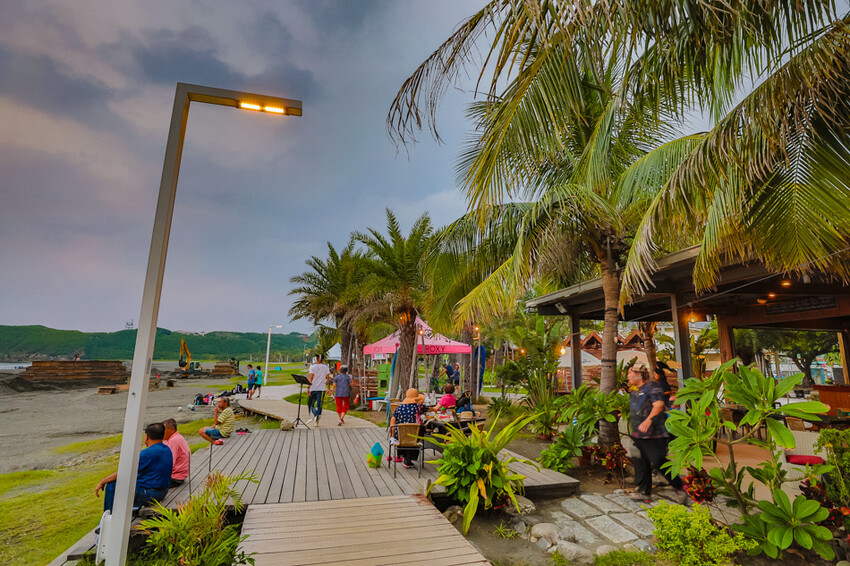 旗津沙灘吧 – 高雄最美沙灘酒吧 x 來杯偽Tequila Sunris跟偽Mojito有種偽出國的感覺呢!餐點也超優的