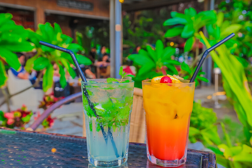 旗津沙灘吧 – 高雄最美沙灘酒吧 x 來杯偽Tequila Sunris跟偽Mojito有種偽出國的感覺呢!餐點也超優的