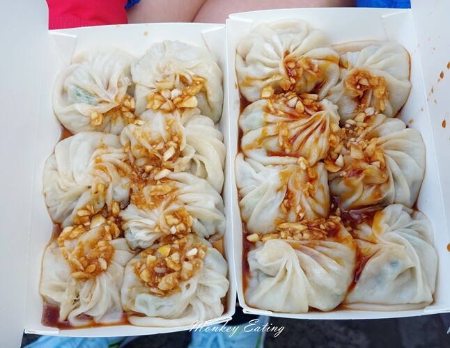 大甲阿富小籠湯包|台中大甲人氣排隊美食,手工現擀薄皮鮮嫩湯包,一早超多人排隊! - 貪吃猴的幻想