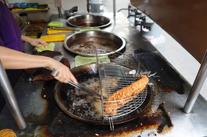 府中站 | 一週只賣兩天 1.5小時完售 黃石市場紅燒肉 雞捲 只賣兩樣東西