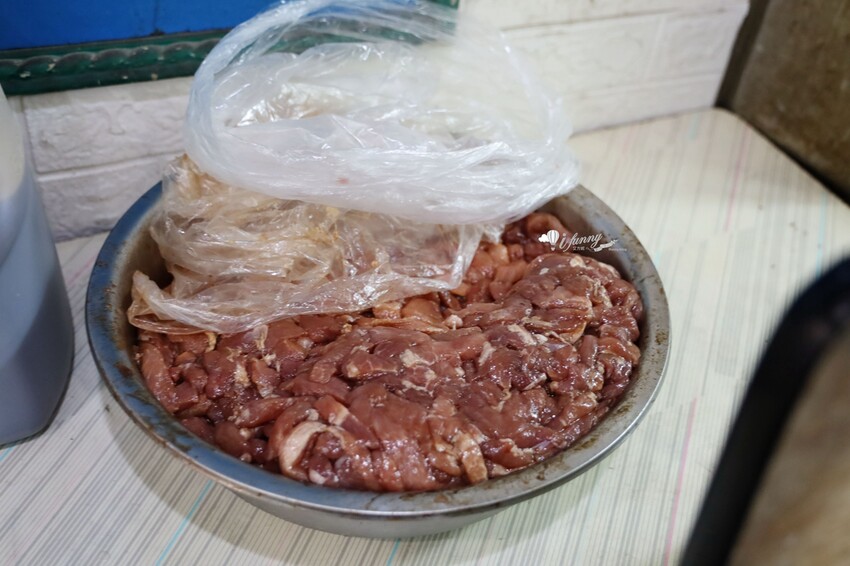 府中站 | 一週只賣兩天 1.5小時完售 黃石市場紅燒肉 雞捲 只賣兩樣東西