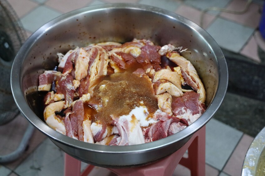 府中站 | 一週只賣兩天 1.5小時完售 黃石市場紅燒肉 雞捲 只賣兩樣東西