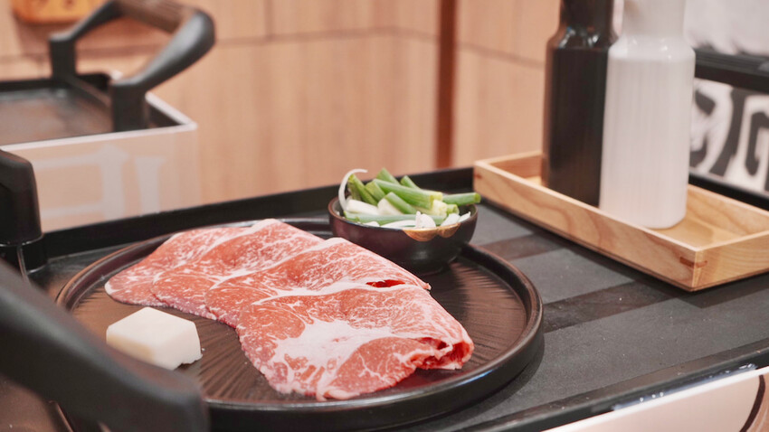 台北市大安區[台北美食] 和牛涮2.0來了！關西關東壽喜燒一次滿足｜期間限定紫薯芋泥鯛魚燒