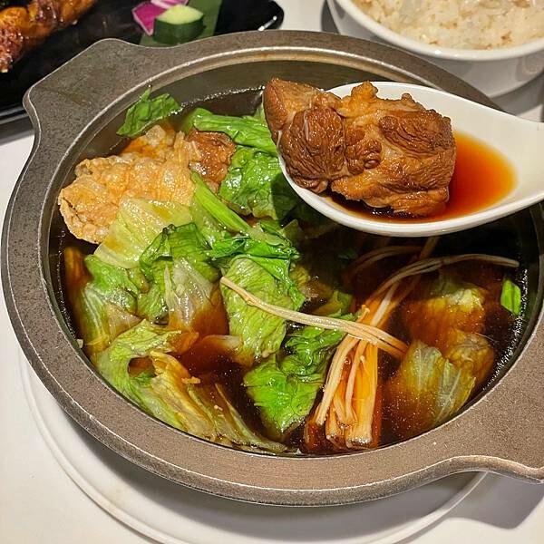 馬來舊台所 ｜三民區美食｜二訪南洋美食炒粿條、肉骨茶｜內用提供兒童座椅｜親子友善餐廳