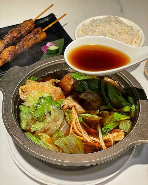 馬來舊台所 ｜三民區美食｜二訪南洋美食炒粿條、肉骨茶｜內用提供兒童座椅｜親子友善餐廳