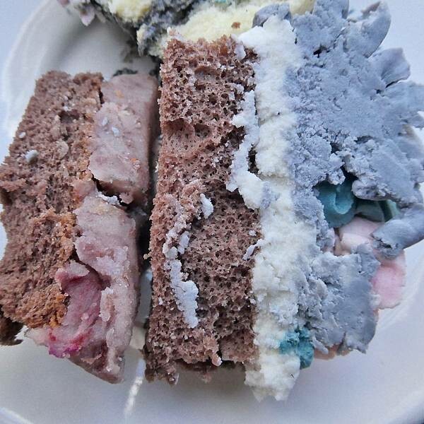 台北韓國裱花蛋糕推薦/amber_pastry_garden/韓國錶花杯子蛋糕/芝麻焦糖脆脆香草&巧克力玫瑰莓果/減糖優雅美