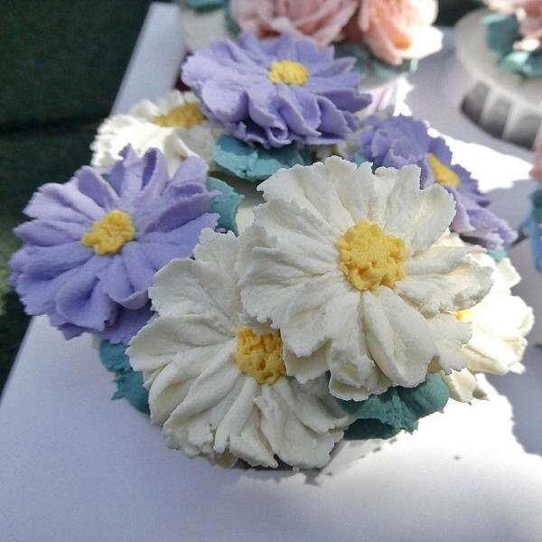 台北韓國裱花蛋糕推薦/amber_pastry_garden/韓國錶花杯子蛋糕/芝麻焦糖脆脆香草&巧克力玫瑰莓果/減糖優雅美