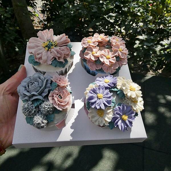 台北韓國裱花蛋糕推薦/amber_pastry_garden/韓國錶花杯子蛋糕/芝麻焦糖脆脆香草&巧克力玫瑰莓果/減糖優雅美