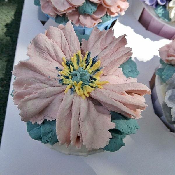 台北韓國裱花蛋糕推薦/amber_pastry_garden/韓國錶花杯子蛋糕/芝麻焦糖脆脆香草&巧克力玫瑰莓果/減糖優雅美