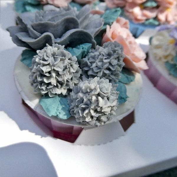 台北韓國裱花蛋糕推薦/amber_pastry_garden/韓國錶花杯子蛋糕/芝麻焦糖脆脆香草&巧克力玫瑰莓果/減糖優雅美